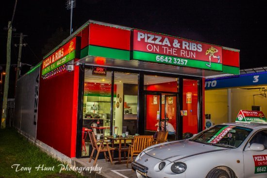 Pizza And Ribs On The Run - New South Wales Tourism 