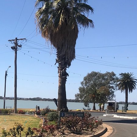 Curlew Waters NSW QLD Tourism