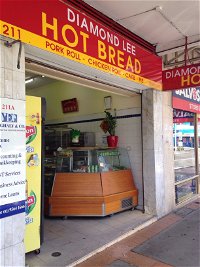 Diamond Lee Hot Bread - New South Wales Tourism 