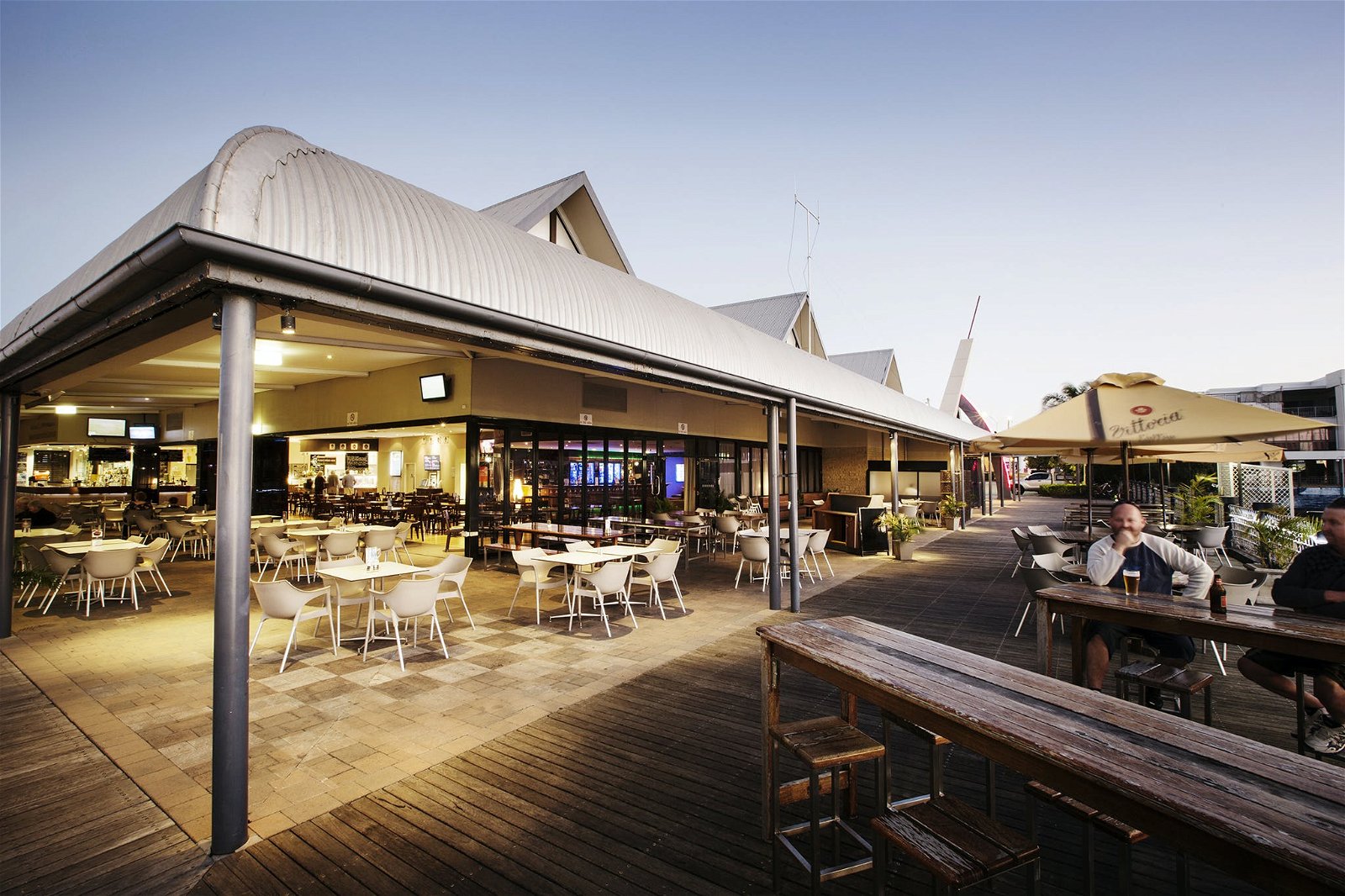 Kawana Waters Hotel - South Australia Travel