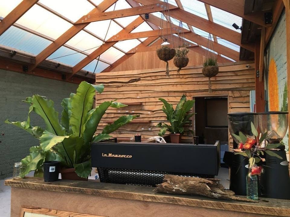 Native Home House of Plants - Australia Accommodation