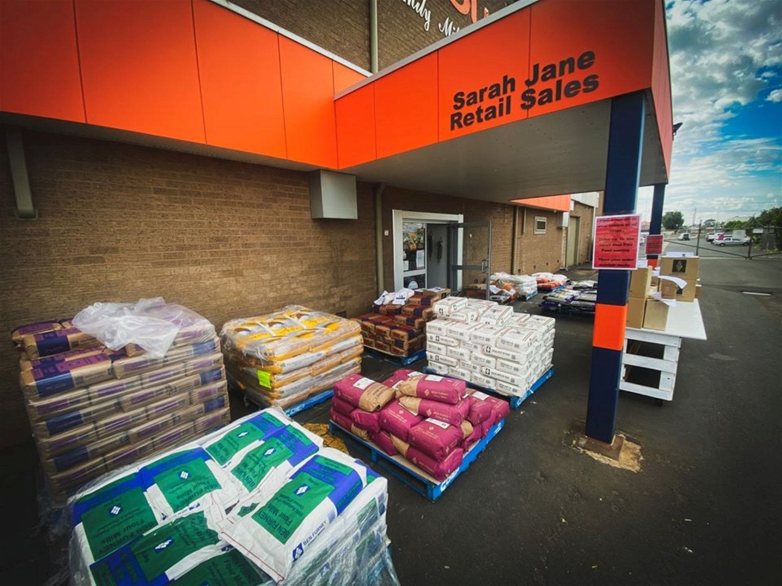 Sarah Jane Fine Foods  Open Monday - Friday - Australia Accommodation