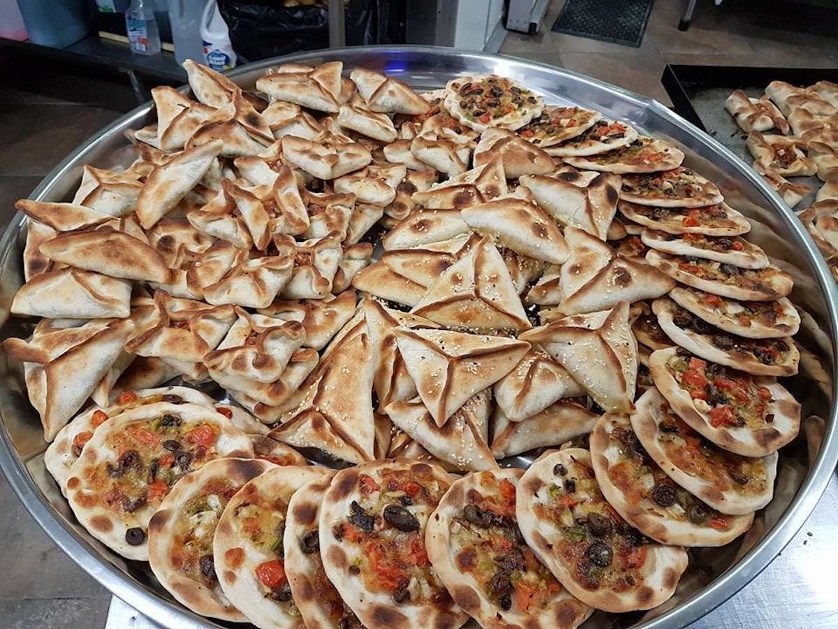 Yum Yum Lebanese Pizza  Cafe