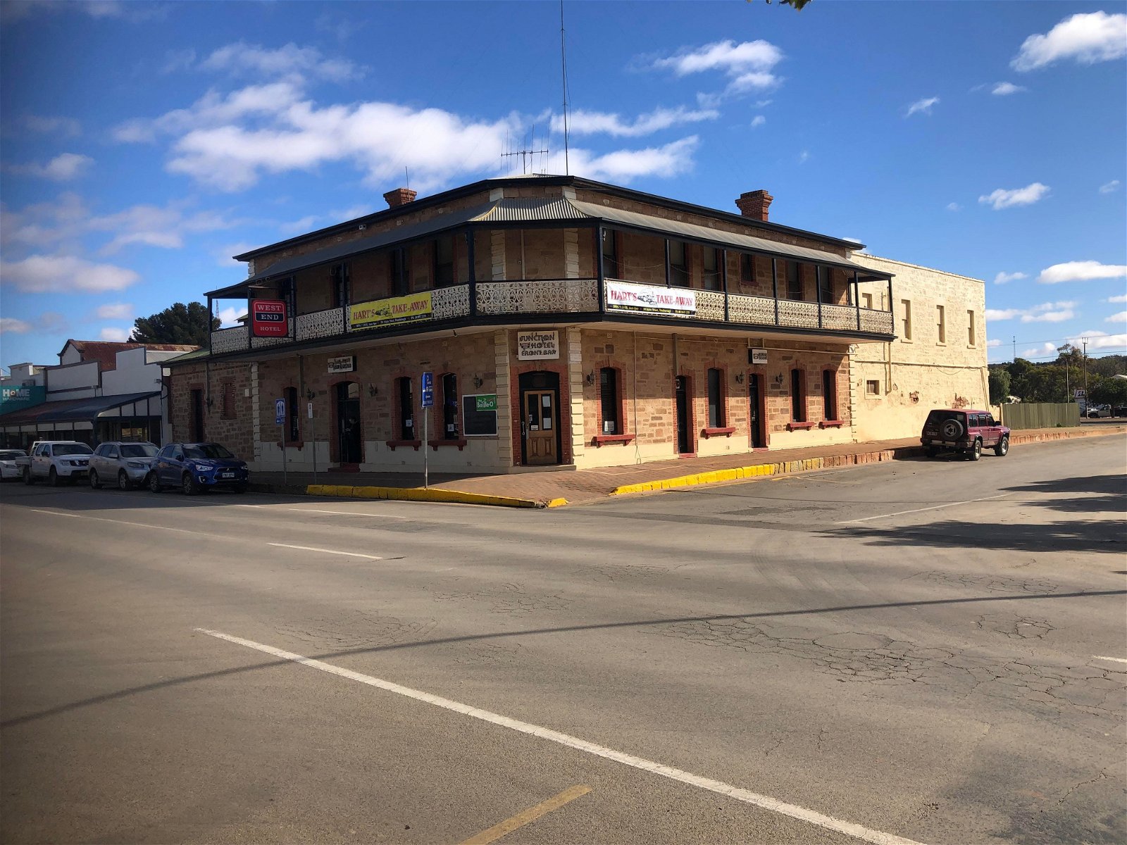 Harts Takeaway/Junction Hotel Peterborough - Broome Tourism