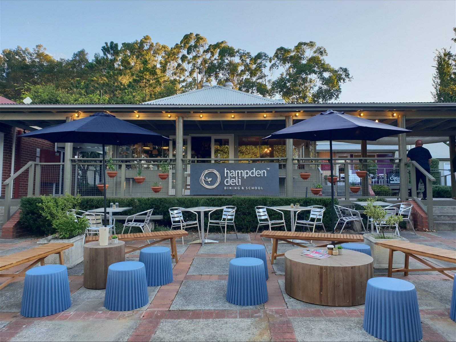 Hampden Deli Dining and School - Pubs Sydney