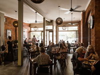 Uneke Lounge - Redcliffe Tourism