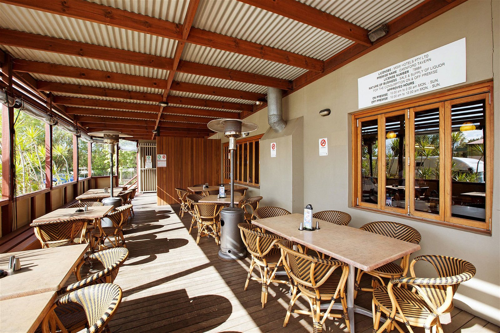 Oxenford Tavern - Broome Tourism
