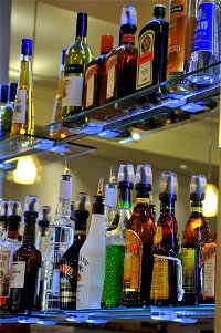 Hotel Concord Bistro - Pubs and Clubs