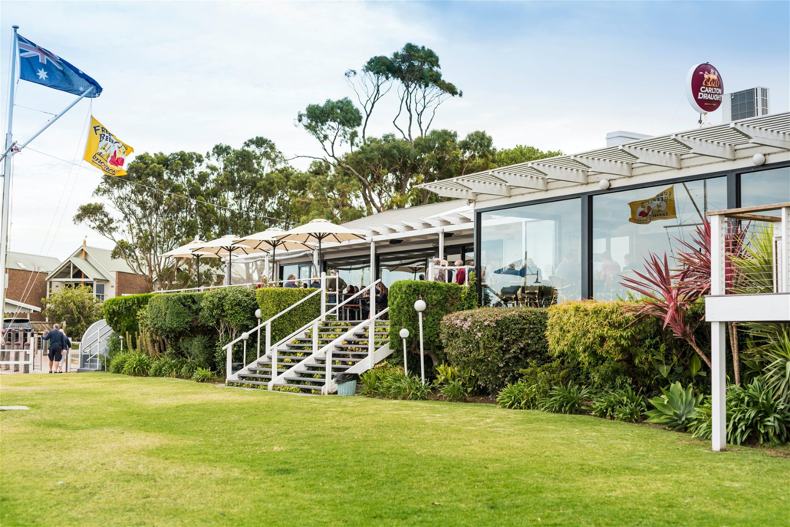 Metung Hotel - New South Wales Tourism 