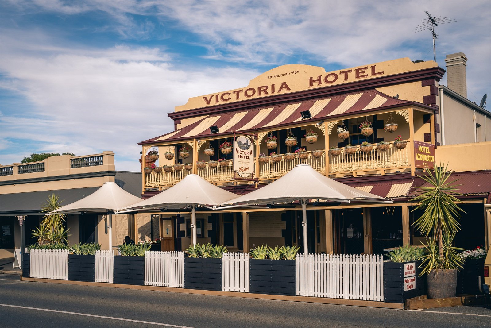 Victoria Hotel Strathalbyn - Surfers Paradise Gold Coast