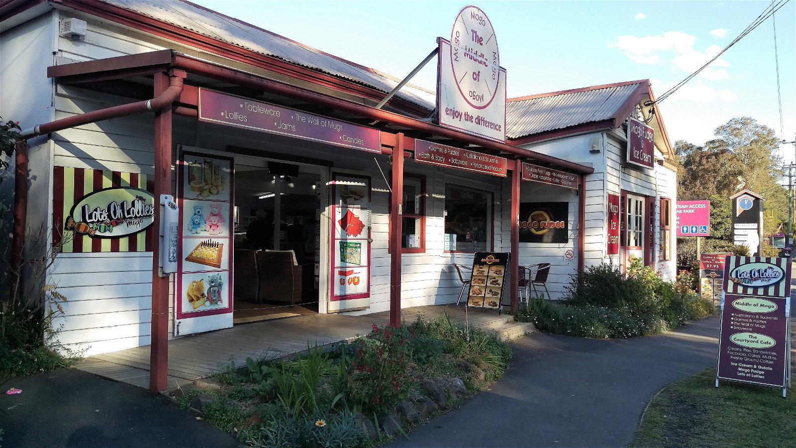 Mogo Fudge and Ice Cream /  Courtyard Cafe / Lots of Lollies Mogo - Broome Tourism