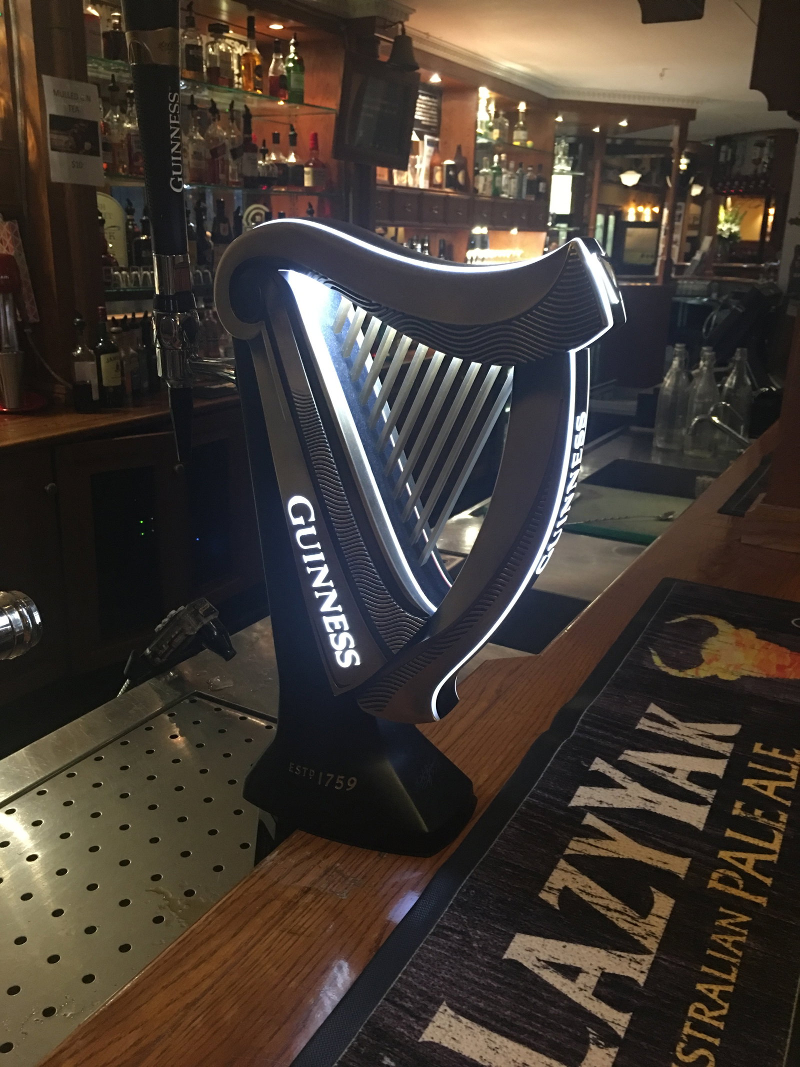 Mick O'Shea's Irish Pub - thumb 8