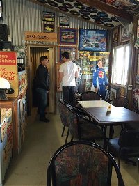 Pitstop on Mt Mee - Pubs and Clubs