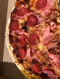 Mancini Woodfire Pizza - Accommodation Gladstone