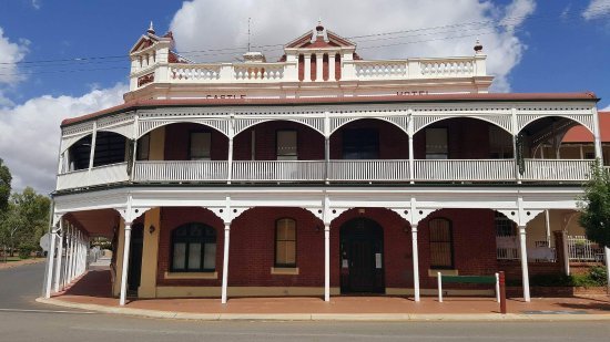 Castle Hotel Bistro - New South Wales Tourism 
