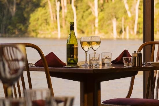 Lakeside Restaurant - New South Wales Tourism 