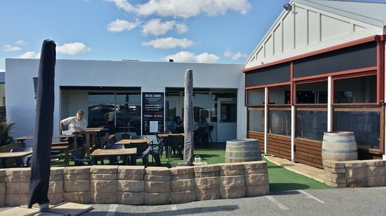 Breeze Cafe  Bar - New South Wales Tourism 