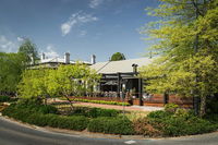 The Stirling Hotel Food - Restaurant Canberra