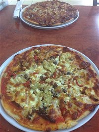 John's Pizza Bar  Restaurant - Accommodation Mooloolaba