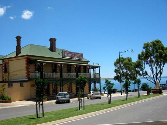 Streaky Bay Hotel - Broome Tourism
