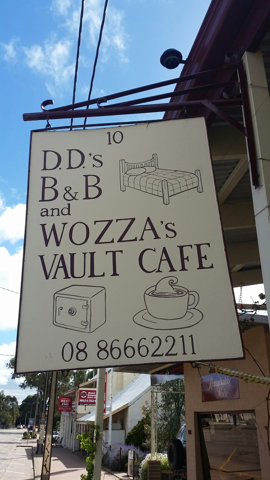 Wozza's Vault Cafe - thumb 1