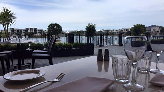 LakeFront Bistro - New South Wales Tourism 