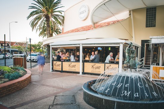 Mano's Restaurant - Tourism Gold Coast