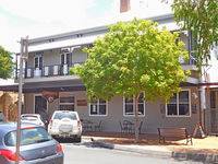 Queenslander Hotel - Carnarvon Accommodation