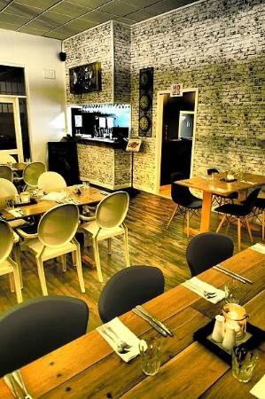 The Swae  Ivy - Bar  Restaurant - Broome Tourism