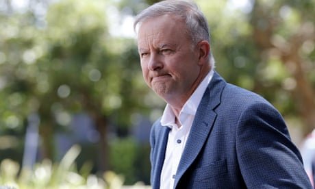 Albanese stakes out Coalition seats in Queensland as Morrison zeroes in on NSW ahead of election