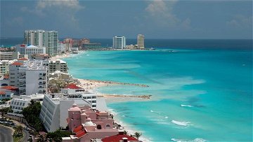 Cancun Beaches Extend Opening Hours for the Holiday Season