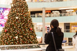 Galleria Dallas Unveils Texasâ€™ Tallest Indoor Christmas Tree with New Twinkly LED Lights