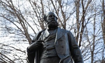 Hobart divided over statue of man who stole Indigenous skull, as council votes on removal