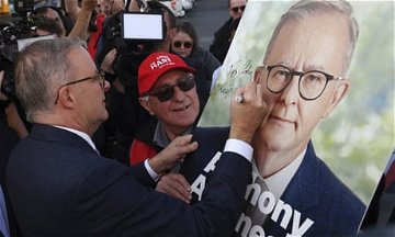 Morrison and Albanese make final pitch to voters as last-minute polls tip Labor for election victory