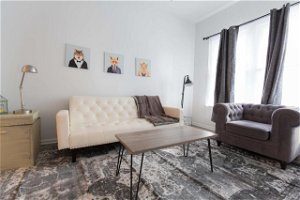Simple 3 Bedroom In Heart Of Logan Square