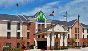Holiday Inn Express & Suites Sulphur - Lake Charles