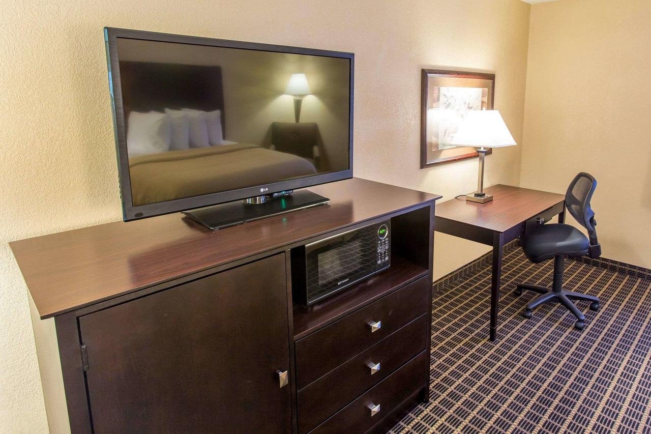 Quality Inn & Suites Big Rapids - thumb 12