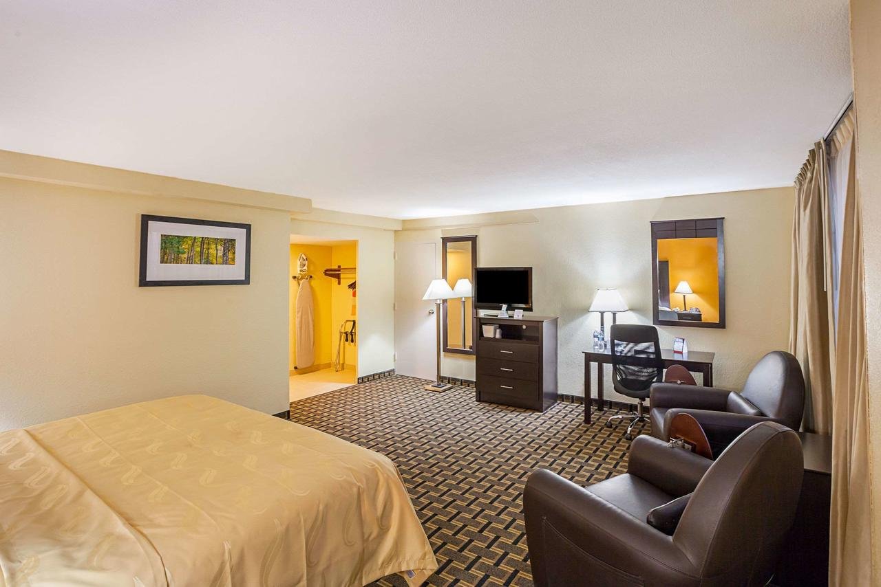 Quality Inn & Suites Cincinnati Downtown - thumb 32