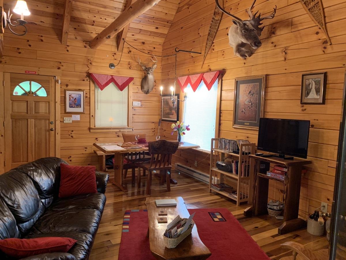 A Romantic Cabin In Hocking Hills, Logan, OH - thumb 4