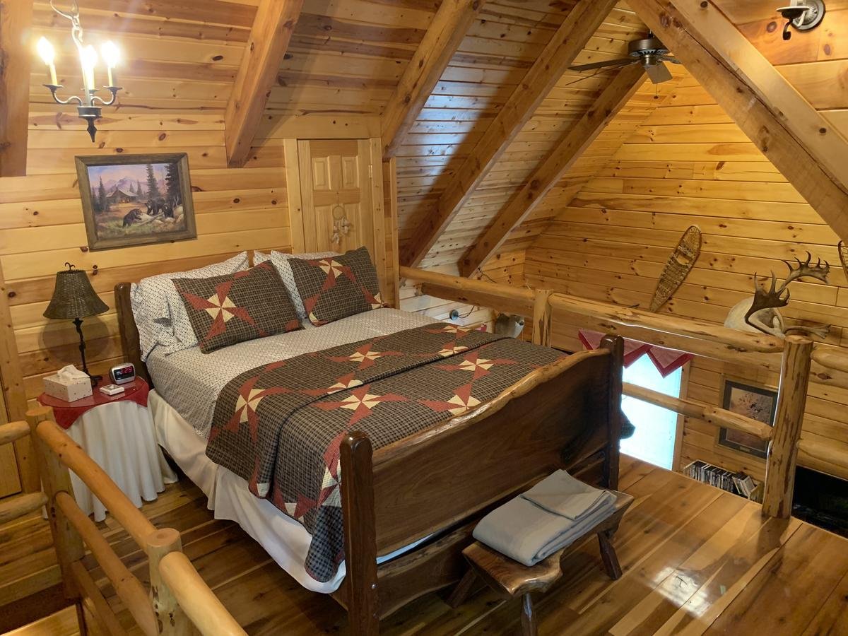 A Romantic Cabin In Hocking Hills, Logan, OH - thumb 9