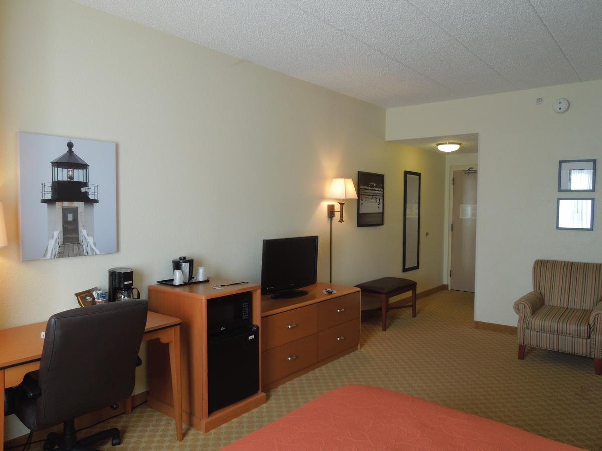 Country Inn & Suites By Radisson, Port Clinton, OH - thumb 22
