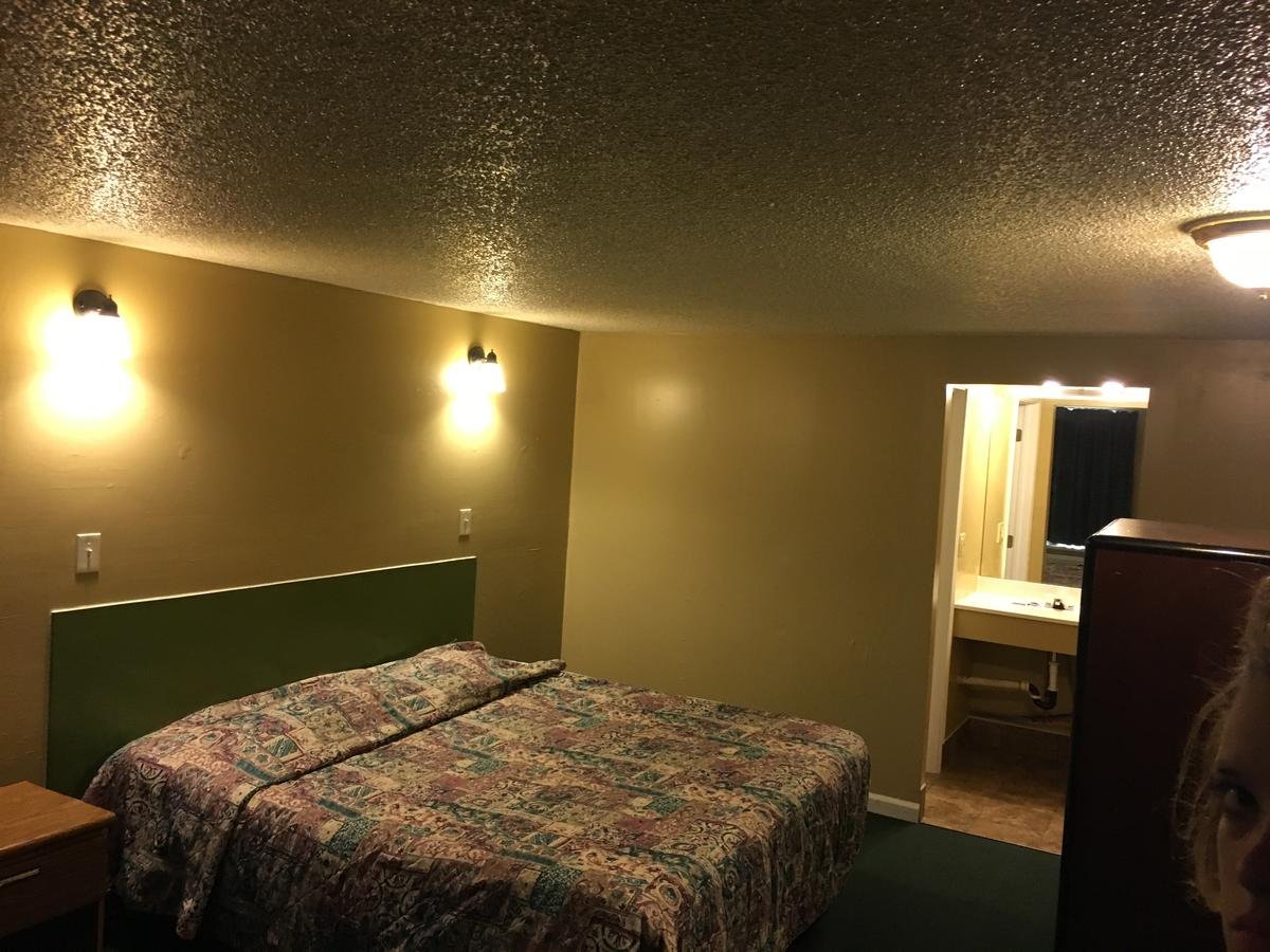Crown Inn - Accommodation Florida 4