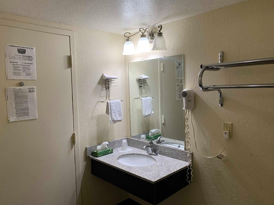 Home-Towne Suites - thumb 19