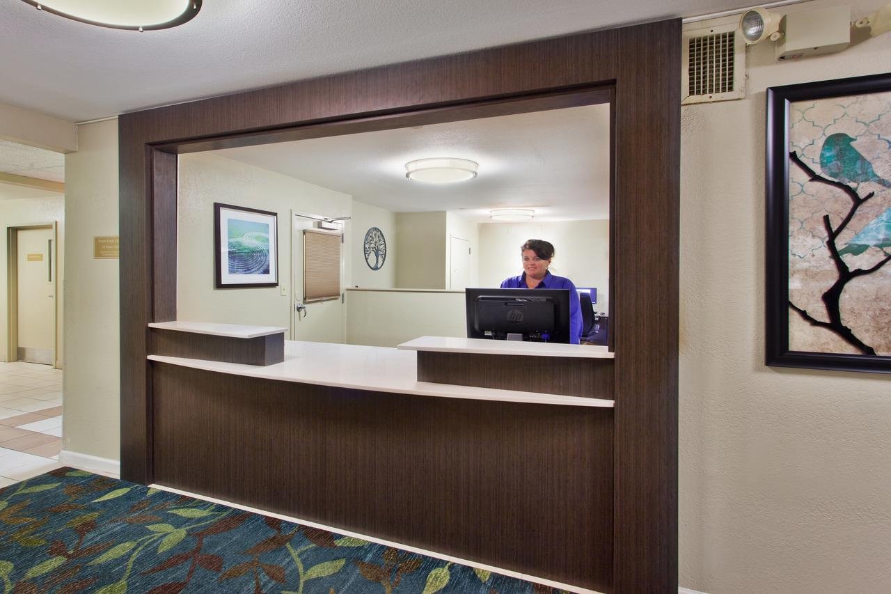 Candlewood Suites Cleveland - North Olmsted - thumb 24