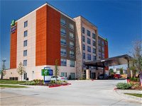 Holiday Inn Express  Suites Moore