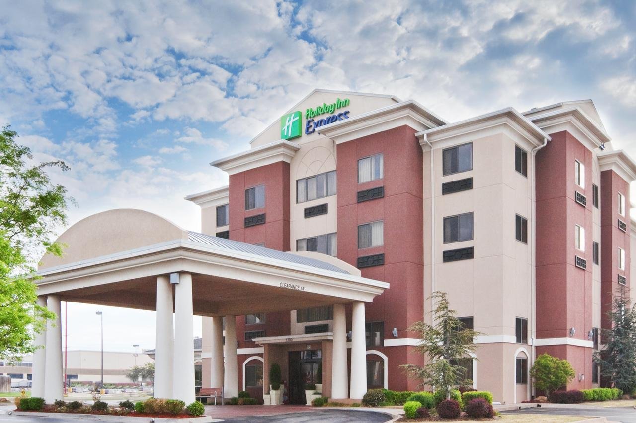 Holiday Inn Express & Suites Midwest City - thumb 1
