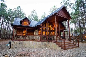 Serenity Point Cabin (4 Bdrm) (High Lux)(Hot Tub) Cabin
