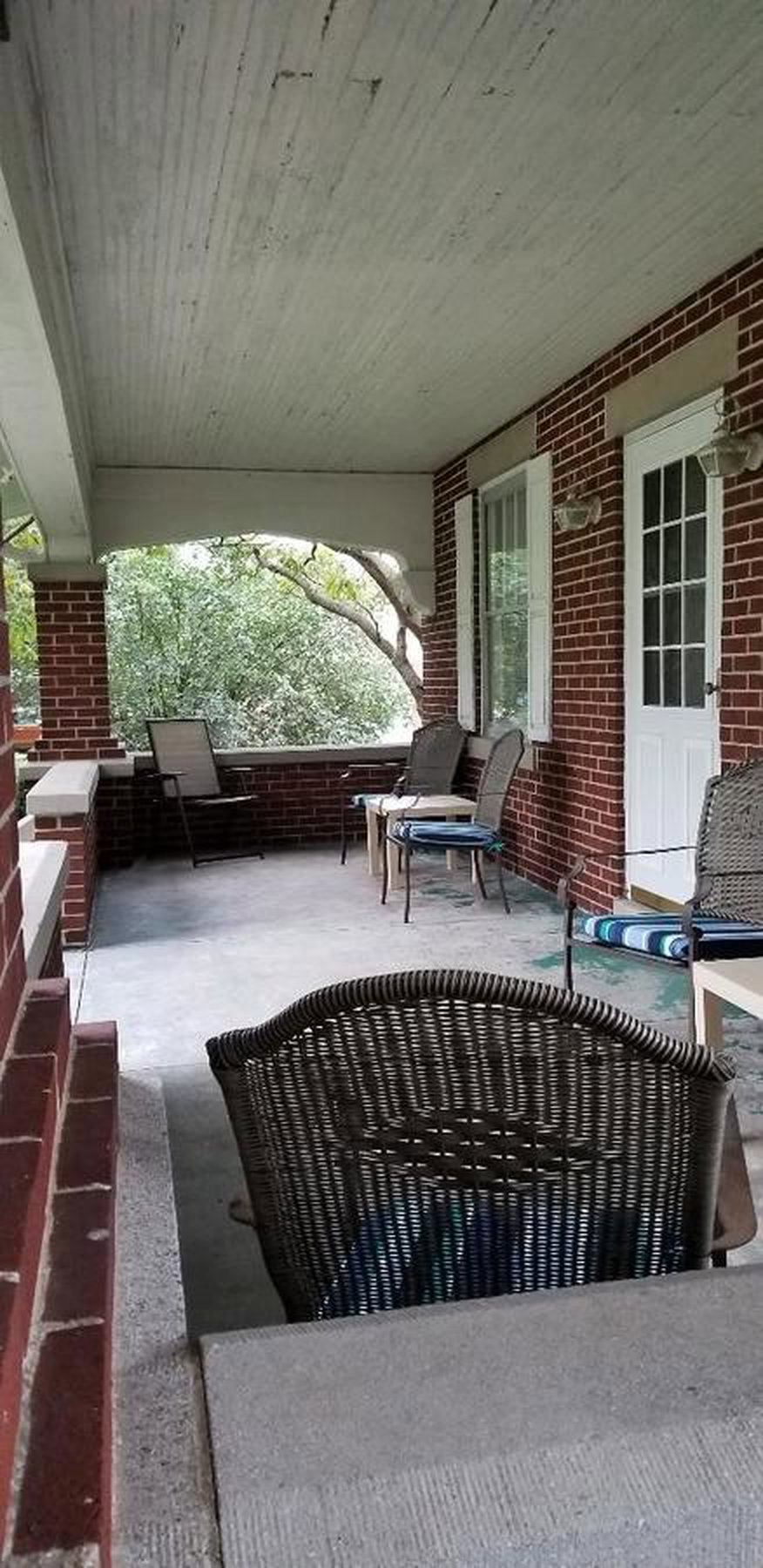 Lovely Home With Front Porch - thumb 24