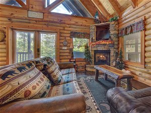 Wilderness Theater And Lodge, 3 Bedrooms, Sleeps 10, Game Room, Hot Tub