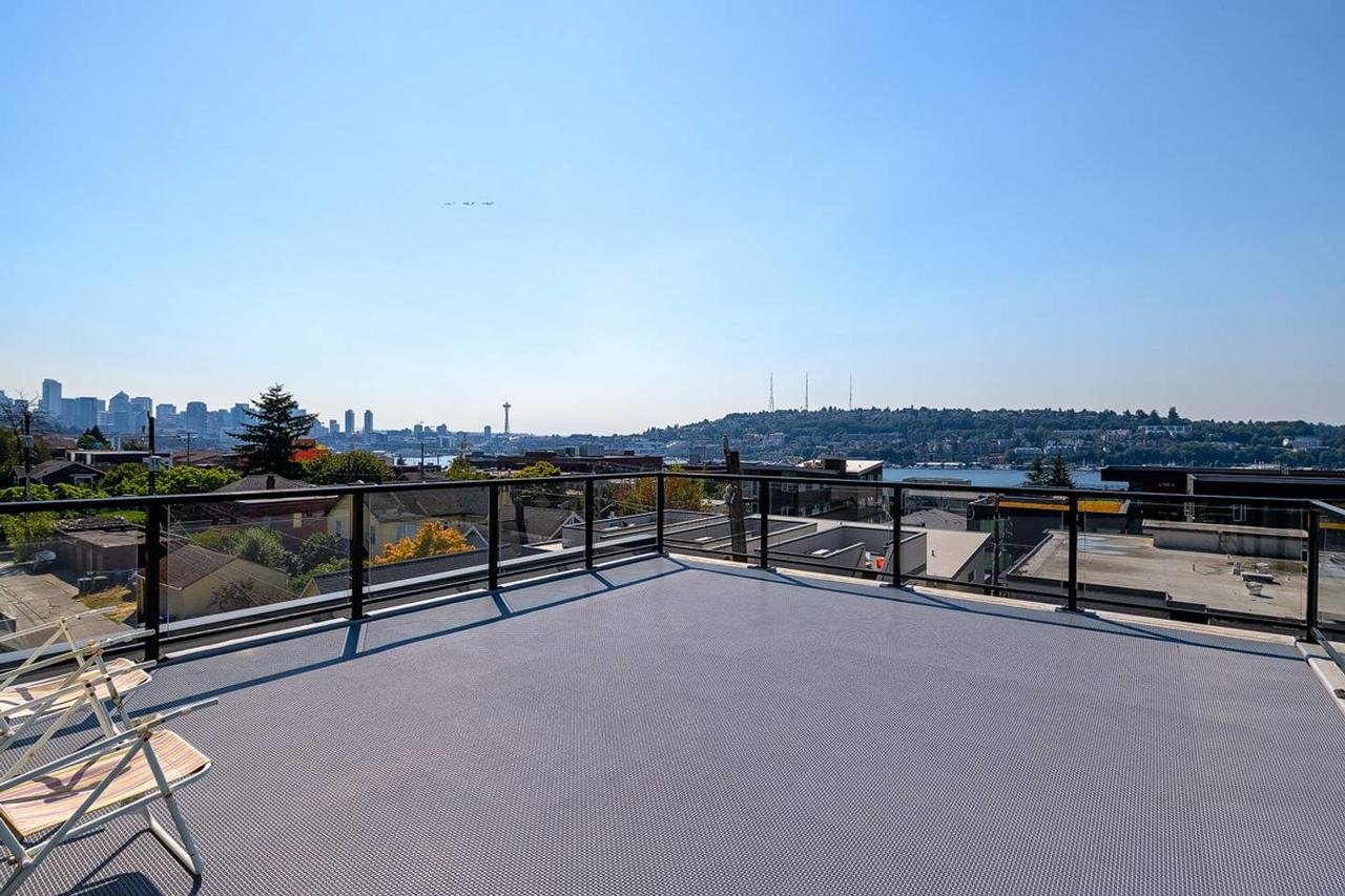 A-Seattle Urban Village- Orcas- Roof top view deck Accommodation Florida